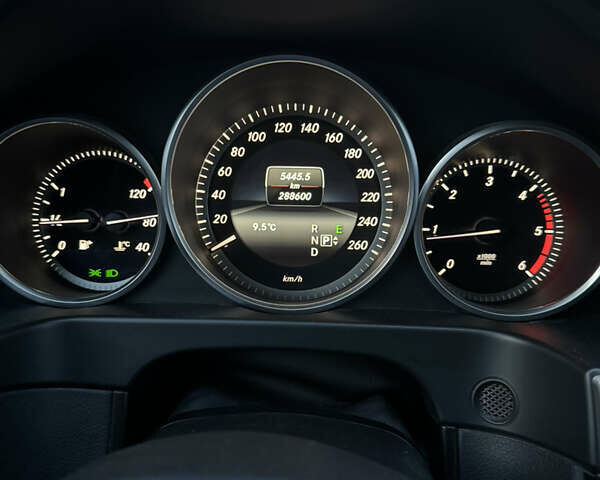 Мерседес Е-Класс, объемом двигателя 2.2 л и пробегом 288 тыс. км за 14000 $, фото 13 на Automoto.ua