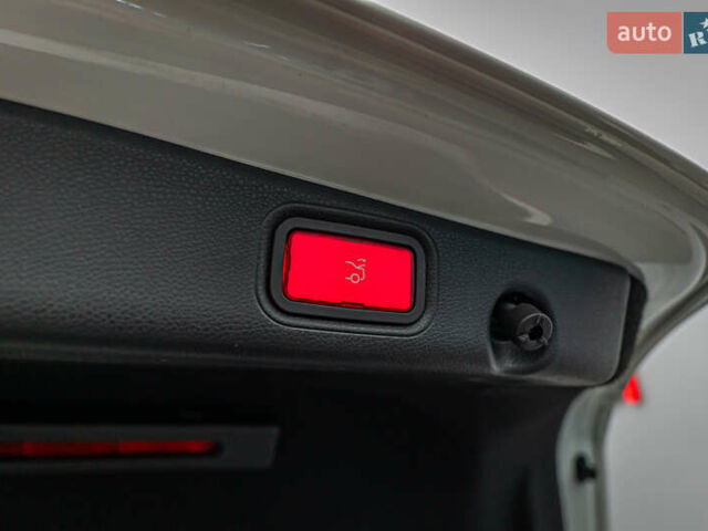 Мерседес Е-Клас, об'ємом двигуна 1.6 л та пробігом 97 тис. км за 28578 $, фото 7 на Automoto.ua