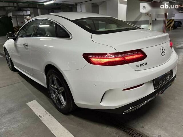 Мерседес Е-Клас, об'ємом двигуна 2 л та пробігом 25 тис. км за 52500 $, фото 6 на Automoto.ua