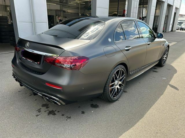 Мерседес Е-Клас, об'ємом двигуна 3.98 л та пробігом 1 тис. км за 175000 $, фото 4 на Automoto.ua