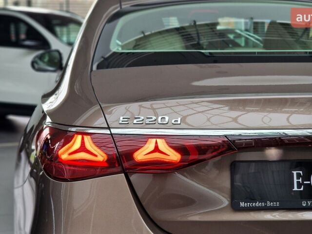 Мерседес Е-Класс, объемом двигателя 1.99 л и пробегом 0 тыс. км за 98707 $, фото 4 на Automoto.ua