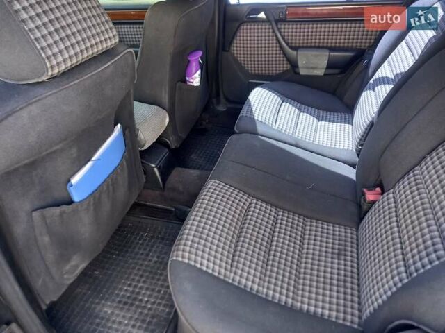 Мерседес Е-Класс, объемом двигателя 2.2 л и пробегом 307 тыс. км за 3700 $, фото 16 на Automoto.ua