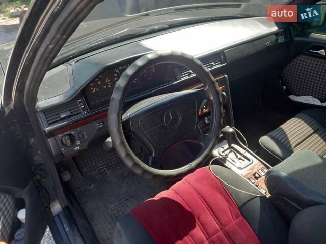Мерседес Е-Класс, объемом двигателя 2.2 л и пробегом 307 тыс. км за 3700 $, фото 13 на Automoto.ua