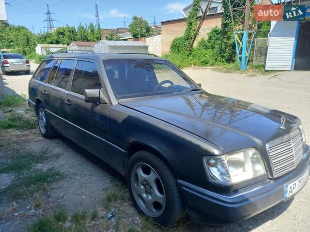 Мерседес Е-Класс, объемом двигателя 2.2 л и пробегом 307 тыс. км за 3700 $, фото 5 на Automoto.ua