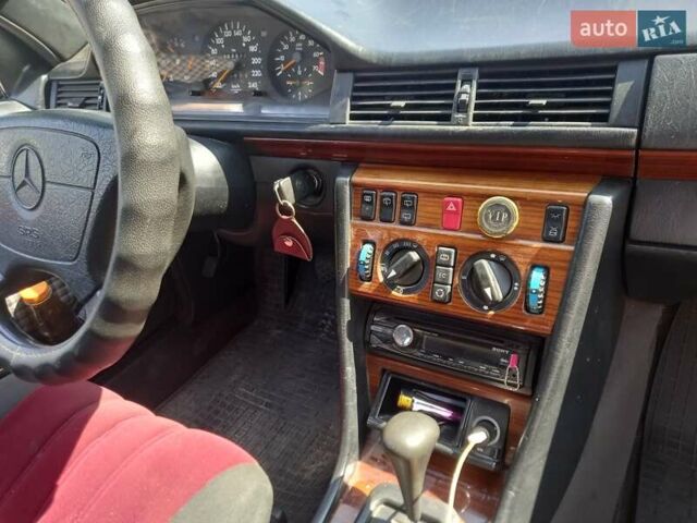 Мерседес Е-Класс, объемом двигателя 2.2 л и пробегом 307 тыс. км за 3700 $, фото 9 на Automoto.ua