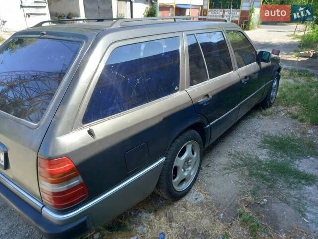 Мерседес Е-Класс, объемом двигателя 2.2 л и пробегом 307 тыс. км за 3700 $, фото 3 на Automoto.ua