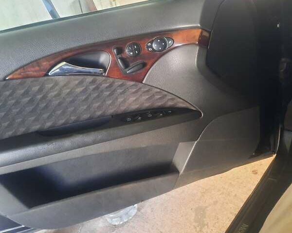 Мерседес Е-Клас, об'ємом двигуна 3.2 л та пробігом 406 тис. км за 7300 $, фото 19 на Automoto.ua