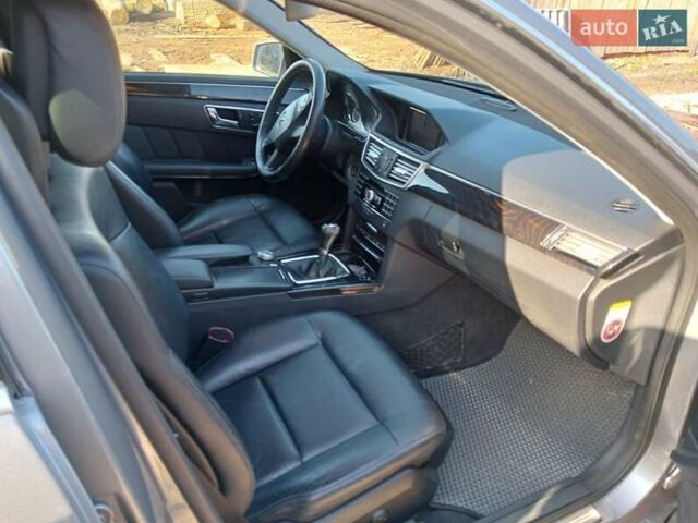 Мерседес Е-Класс, объемом двигателя 2.2 л и пробегом 316 тыс. км за 10500 $, фото 9 на Automoto.ua