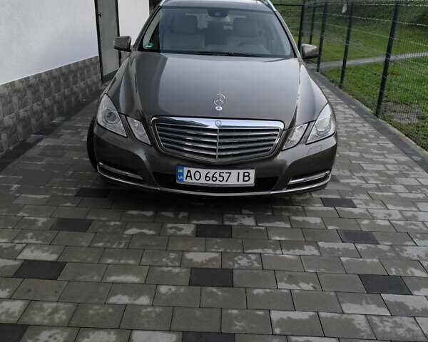 Мерседес Е-Класс, объемом двигателя 2.2 л и пробегом 197 тыс. км за 13500 $, фото 40 на Automoto.ua