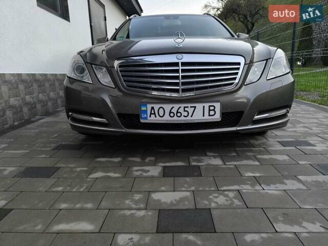 Мерседес Е-Класс, объемом двигателя 2.2 л и пробегом 197 тыс. км за 13500 $, фото 32 на Automoto.ua