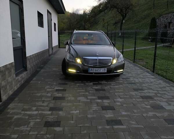 Мерседес Е-Класс, объемом двигателя 2.2 л и пробегом 197 тыс. км за 13500 $, фото 30 на Automoto.ua