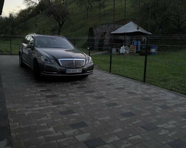 Мерседес Е-Класс, объемом двигателя 2.2 л и пробегом 197 тыс. км за 13500 $, фото 26 на Automoto.ua