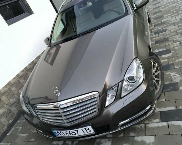 Мерседес Е-Класс, объемом двигателя 2.2 л и пробегом 197 тыс. км за 13500 $, фото 1 на Automoto.ua