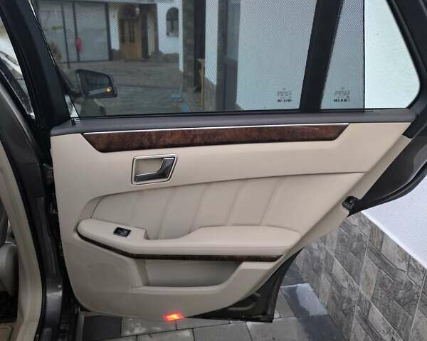 Мерседес Е-Класс, объемом двигателя 2.2 л и пробегом 197 тыс. км за 13500 $, фото 65 на Automoto.ua