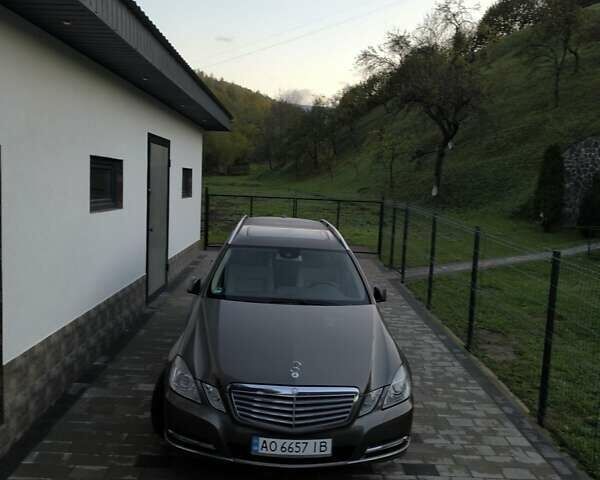 Мерседес Е-Класс, объемом двигателя 2.2 л и пробегом 197 тыс. км за 13500 $, фото 25 на Automoto.ua
