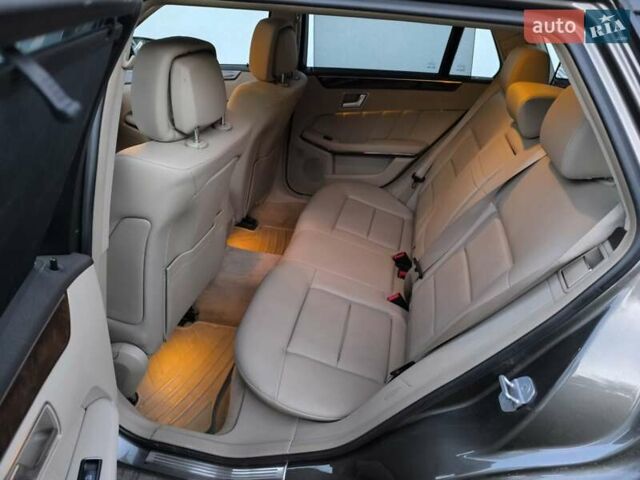 Мерседес Е-Класс, объемом двигателя 2.2 л и пробегом 197 тыс. км за 13500 $, фото 46 на Automoto.ua