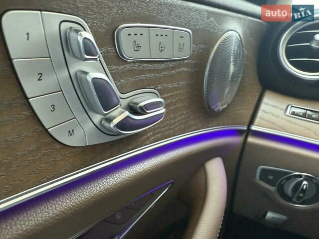Мерседес Е-Класс, объемом двигателя 2.2 л и пробегом 110 тыс. км за 33200 $, фото 30 на Automoto.ua