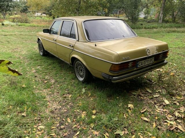 Желтый Мерседес Е-Класс, объемом двигателя 2.3 л и пробегом 1000 тыс. км за 1500 $, фото 4 на Automoto.ua