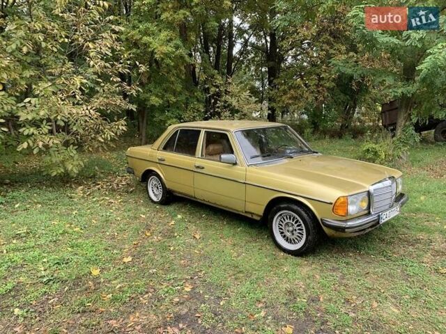 Желтый Мерседес Е-Класс, объемом двигателя 2.3 л и пробегом 1000 тыс. км за 1500 $, фото 2 на Automoto.ua