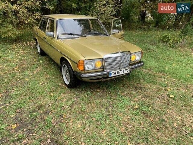 Желтый Мерседес Е-Класс, объемом двигателя 2.3 л и пробегом 1000 тыс. км за 1500 $, фото 1 на Automoto.ua