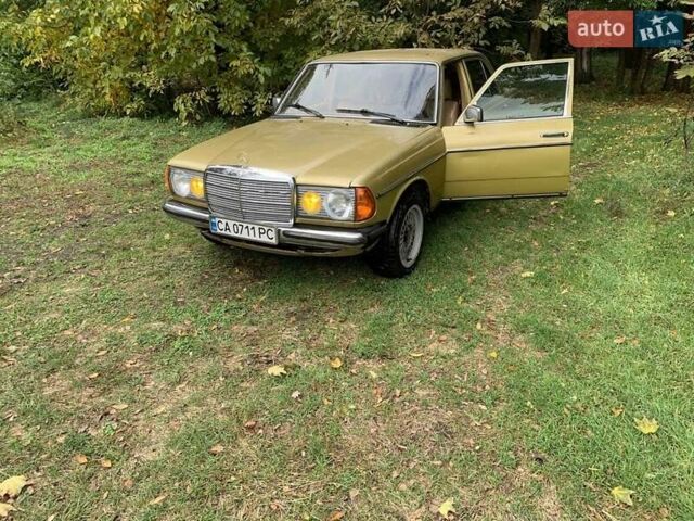 Желтый Мерседес Е-Класс, объемом двигателя 2.3 л и пробегом 1000 тыс. км за 1500 $, фото 6 на Automoto.ua