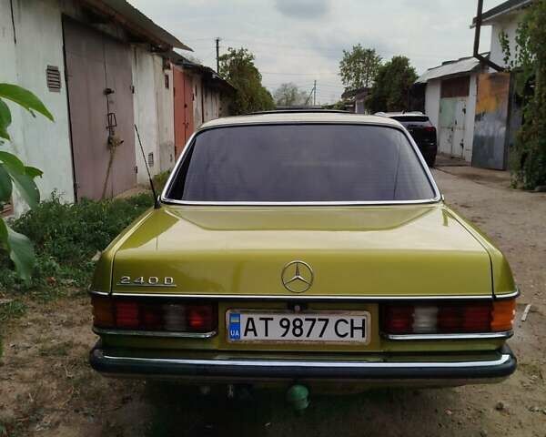 Желтый Мерседес Е-Класс, объемом двигателя 2.5 л и пробегом 390 тыс. км за 3950 $, фото 4 на Automoto.ua