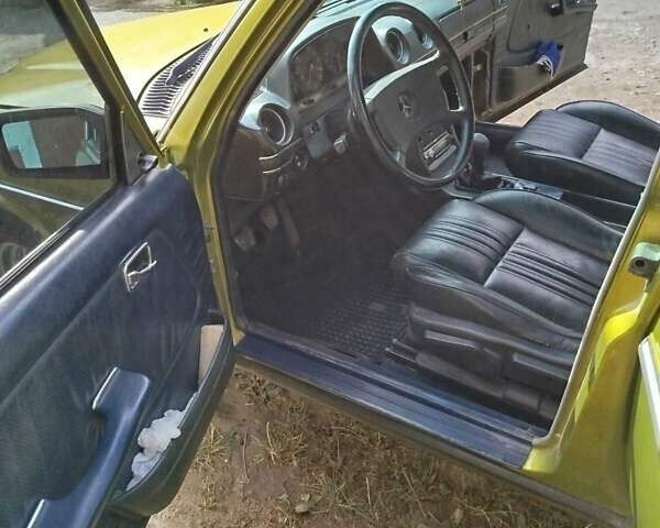 Желтый Мерседес Е-Класс, объемом двигателя 2.5 л и пробегом 390 тыс. км за 3950 $, фото 19 на Automoto.ua