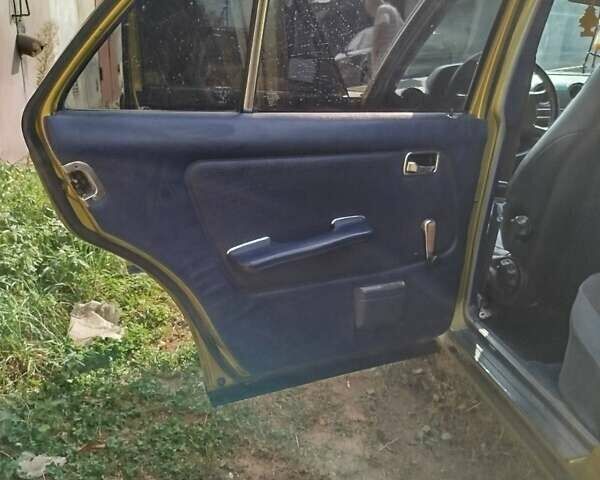 Желтый Мерседес Е-Класс, объемом двигателя 2.5 л и пробегом 390 тыс. км за 3950 $, фото 23 на Automoto.ua