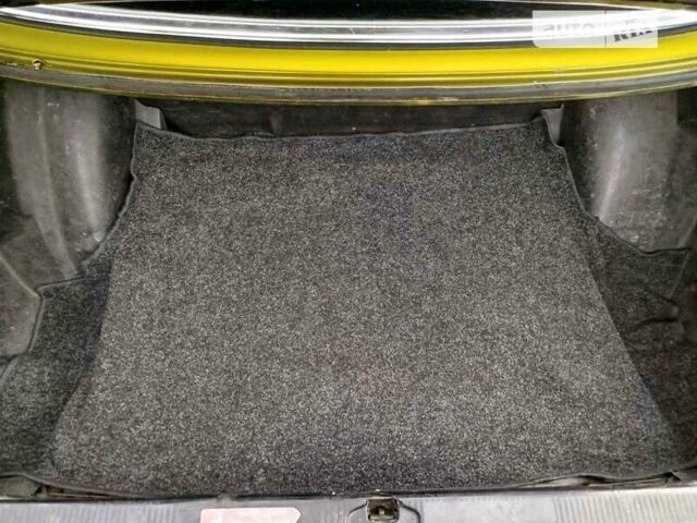 Желтый Мерседес Е-Класс, объемом двигателя 2.5 л и пробегом 390 тыс. км за 3950 $, фото 13 на Automoto.ua