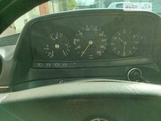 Желтый Мерседес Е-Класс, объемом двигателя 2.5 л и пробегом 390 тыс. км за 3950 $, фото 27 на Automoto.ua