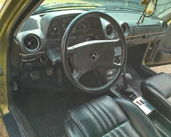 Желтый Мерседес Е-Класс, объемом двигателя 2.5 л и пробегом 390 тыс. км за 3950 $, фото 24 на Automoto.ua