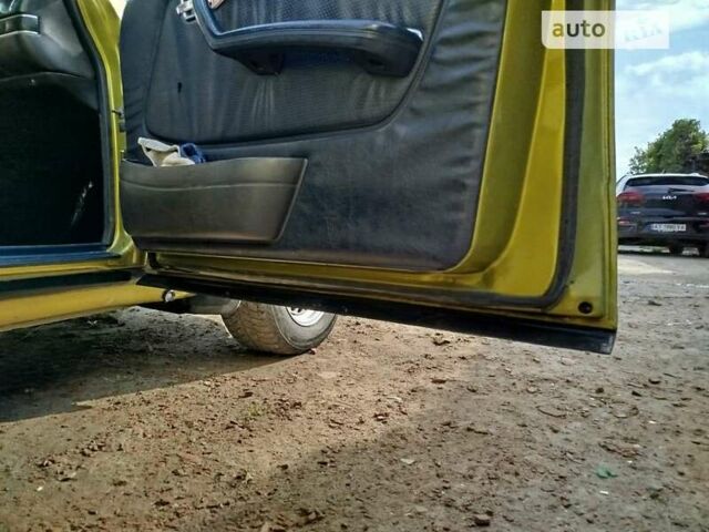 Желтый Мерседес Е-Класс, объемом двигателя 2.5 л и пробегом 390 тыс. км за 3950 $, фото 16 на Automoto.ua