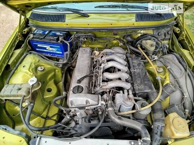 Желтый Мерседес Е-Класс, объемом двигателя 2.5 л и пробегом 390 тыс. км за 3950 $, фото 8 на Automoto.ua