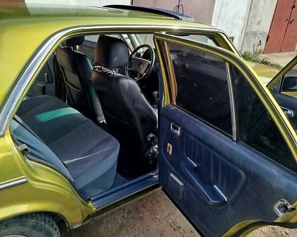 Желтый Мерседес Е-Класс, объемом двигателя 2.5 л и пробегом 390 тыс. км за 3950 $, фото 20 на Automoto.ua