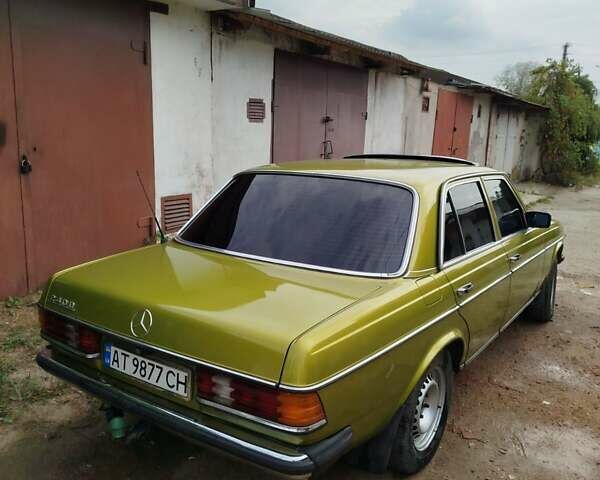 Желтый Мерседес Е-Класс, объемом двигателя 2.5 л и пробегом 390 тыс. км за 3950 $, фото 5 на Automoto.ua