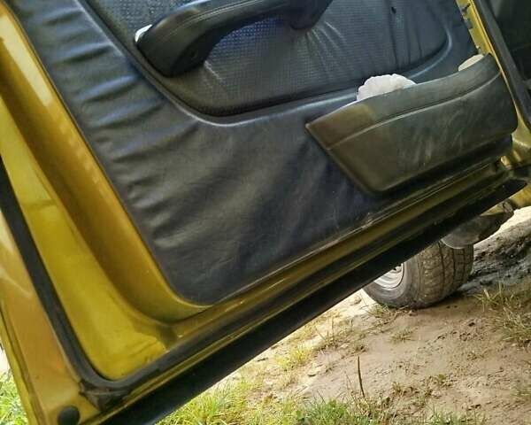 Желтый Мерседес Е-Класс, объемом двигателя 2.5 л и пробегом 390 тыс. км за 3950 $, фото 18 на Automoto.ua