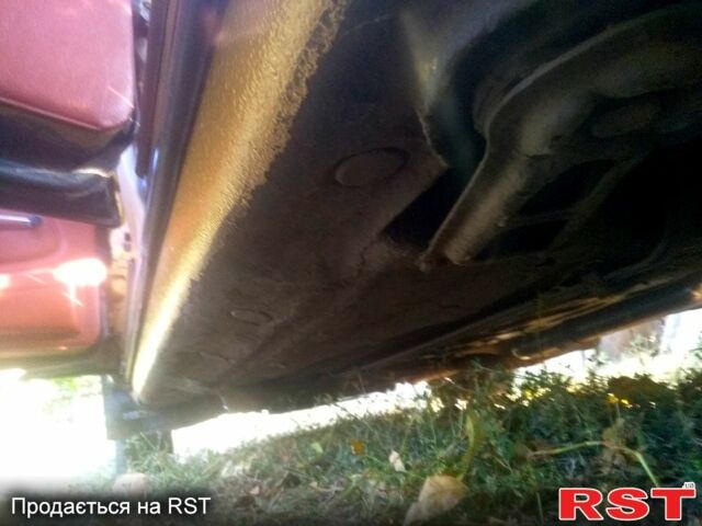 Жовтий Мерседес Е-Клас, об'ємом двигуна 2 л та пробігом 184 тис. км за 1700 $, фото 10 на Automoto.ua