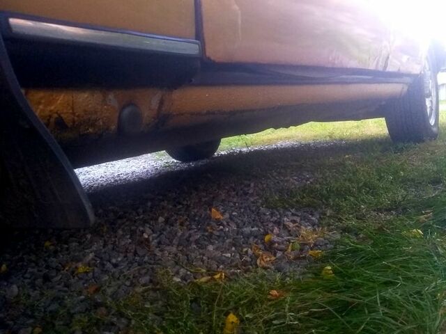 Жовтий Мерседес Е-Клас, об'ємом двигуна 2 л та пробігом 184 тис. км за 1700 $, фото 5 на Automoto.ua