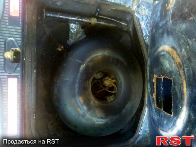 Жовтий Мерседес Е-Клас, об'ємом двигуна 2 л та пробігом 184 тис. км за 1700 $, фото 9 на Automoto.ua