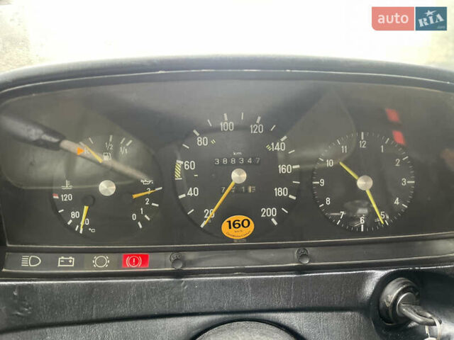 Желтый Мерседес Е-Класс, объемом двигателя 2.3 л и пробегом 330 тыс. км за 1500 $, фото 28 на Automoto.ua