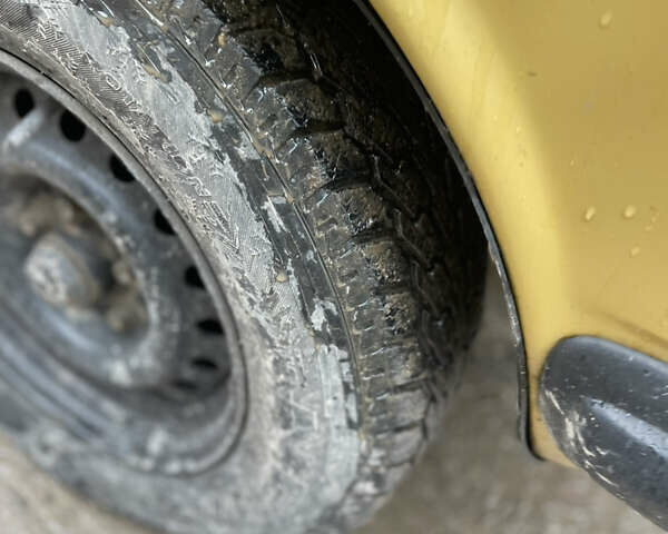 Желтый Мерседес Е-Класс, объемом двигателя 2.3 л и пробегом 330 тыс. км за 1500 $, фото 17 на Automoto.ua