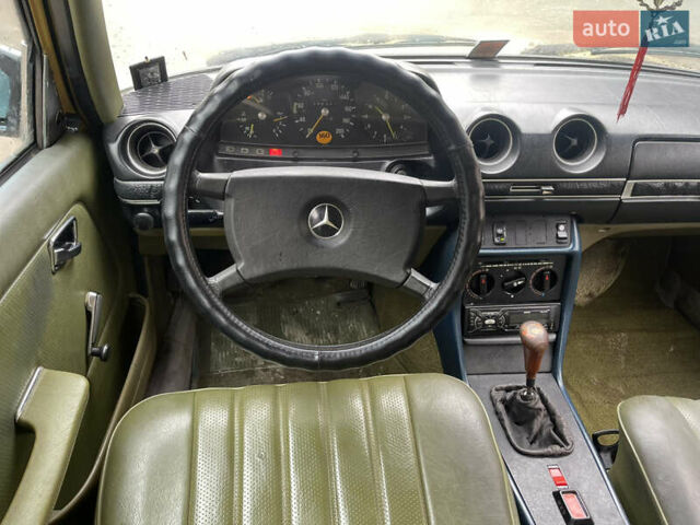 Желтый Мерседес Е-Класс, объемом двигателя 2.3 л и пробегом 330 тыс. км за 1500 $, фото 25 на Automoto.ua