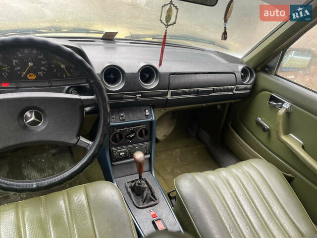 Желтый Мерседес Е-Класс, объемом двигателя 2.3 л и пробегом 330 тыс. км за 1500 $, фото 26 на Automoto.ua