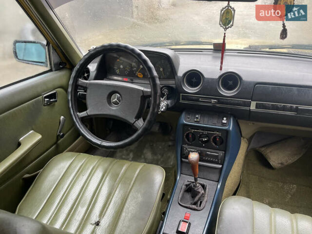 Желтый Мерседес Е-Класс, объемом двигателя 2.3 л и пробегом 330 тыс. км за 1500 $, фото 29 на Automoto.ua