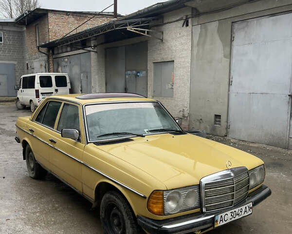 Желтый Мерседес Е-Класс, объемом двигателя 2.3 л и пробегом 330 тыс. км за 1500 $, фото 15 на Automoto.ua