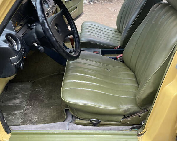 Желтый Мерседес Е-Класс, объемом двигателя 2.3 л и пробегом 330 тыс. км за 1500 $, фото 23 на Automoto.ua