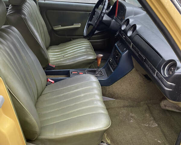 Желтый Мерседес Е-Класс, объемом двигателя 2.3 л и пробегом 330 тыс. км за 1500 $, фото 20 на Automoto.ua