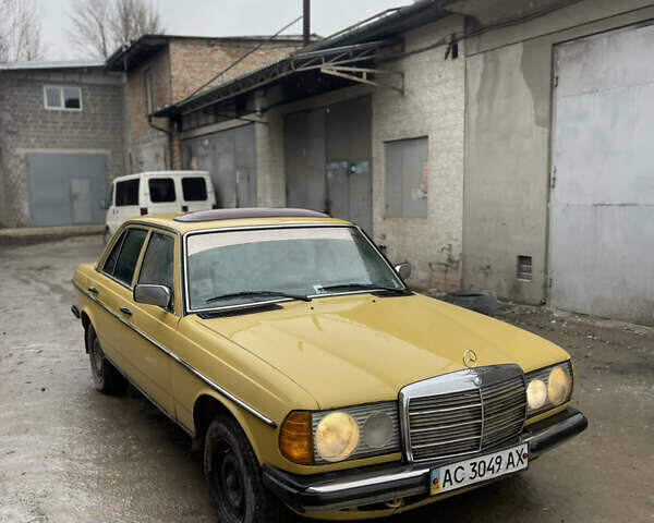 Желтый Мерседес Е-Класс, объемом двигателя 2.3 л и пробегом 330 тыс. км за 1500 $, фото 31 на Automoto.ua