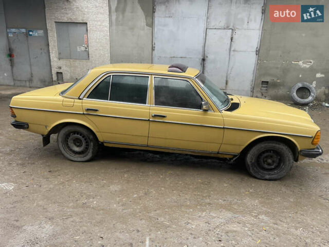 Желтый Мерседес Е-Класс, объемом двигателя 2.3 л и пробегом 330 тыс. км за 1500 $, фото 2 на Automoto.ua