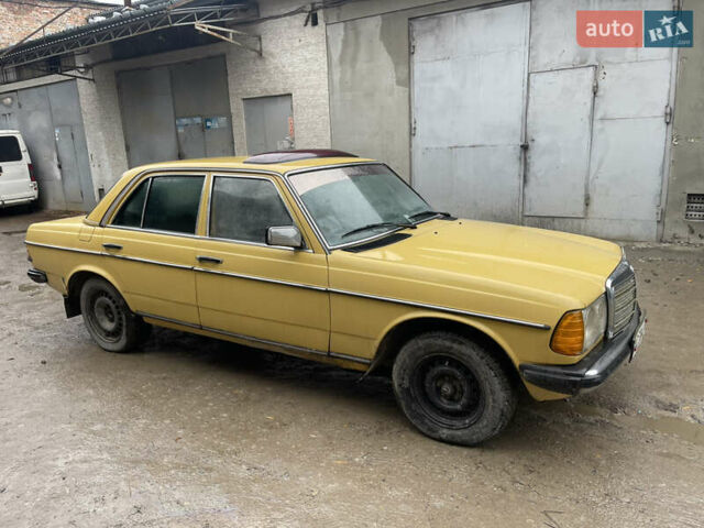 Желтый Мерседес Е-Класс, объемом двигателя 2.3 л и пробегом 330 тыс. км за 1500 $, фото 1 на Automoto.ua